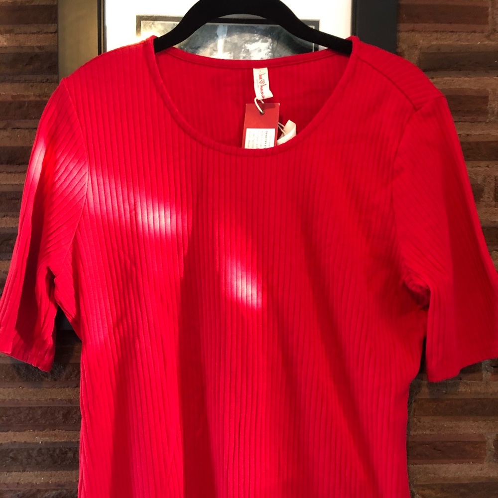 Love Hanna brand fitted ribbed top